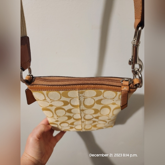 Small 💛 Classic yellow Coach shoulder bag - Picture 5 of 11